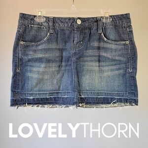 AMERICAN EAGLE // distressed raw hem denim mini skirt
